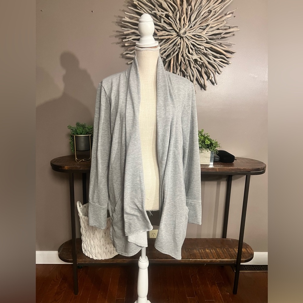 Ebb &‎ Flow sweatshirt cardigan.